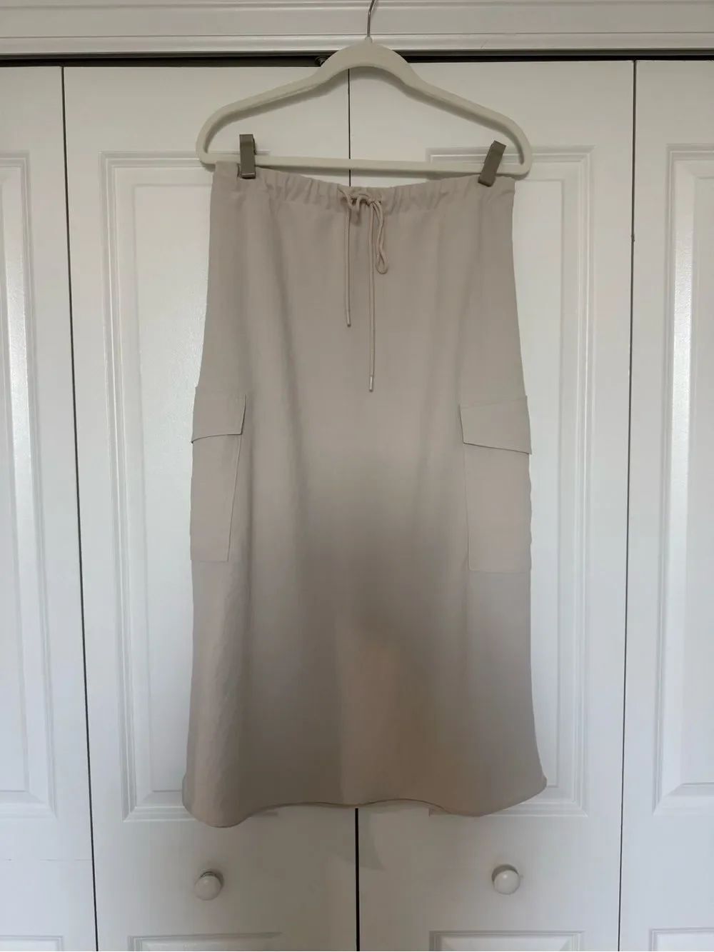 Aritzia Wilfred Beige Drawstring Cargo Midi Skirt